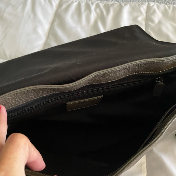 Giorgio Armani NWOT Messenger Bag in Pebble! - Picture 5 of 5